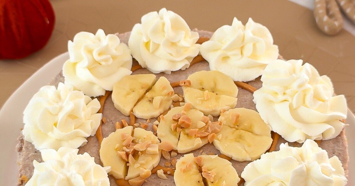 Bananų ir juodųjų serbentų nekeptas tortas