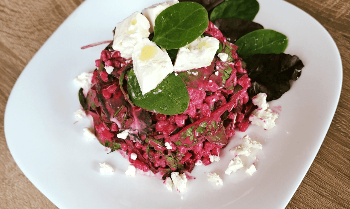 Beetroot salad with spelt grits