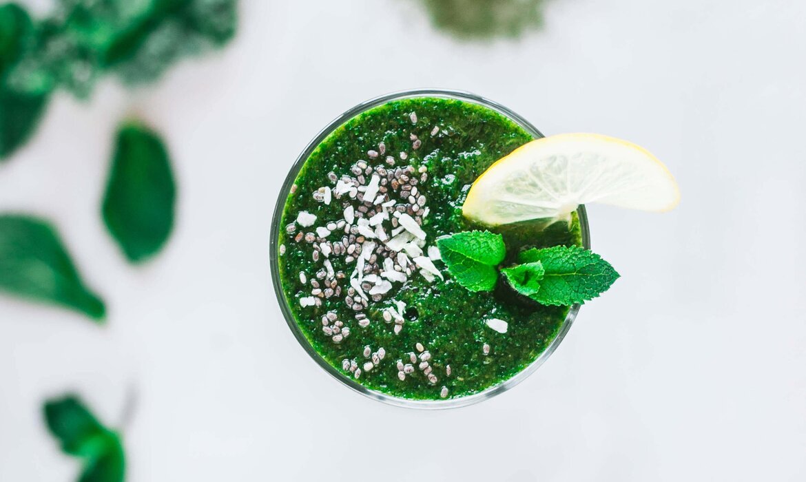 Green detoxifying cocktail